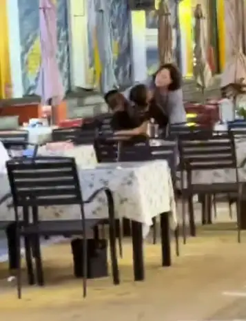 网传原配抓小三视频流出：男子疑护第三者并殴打妻子